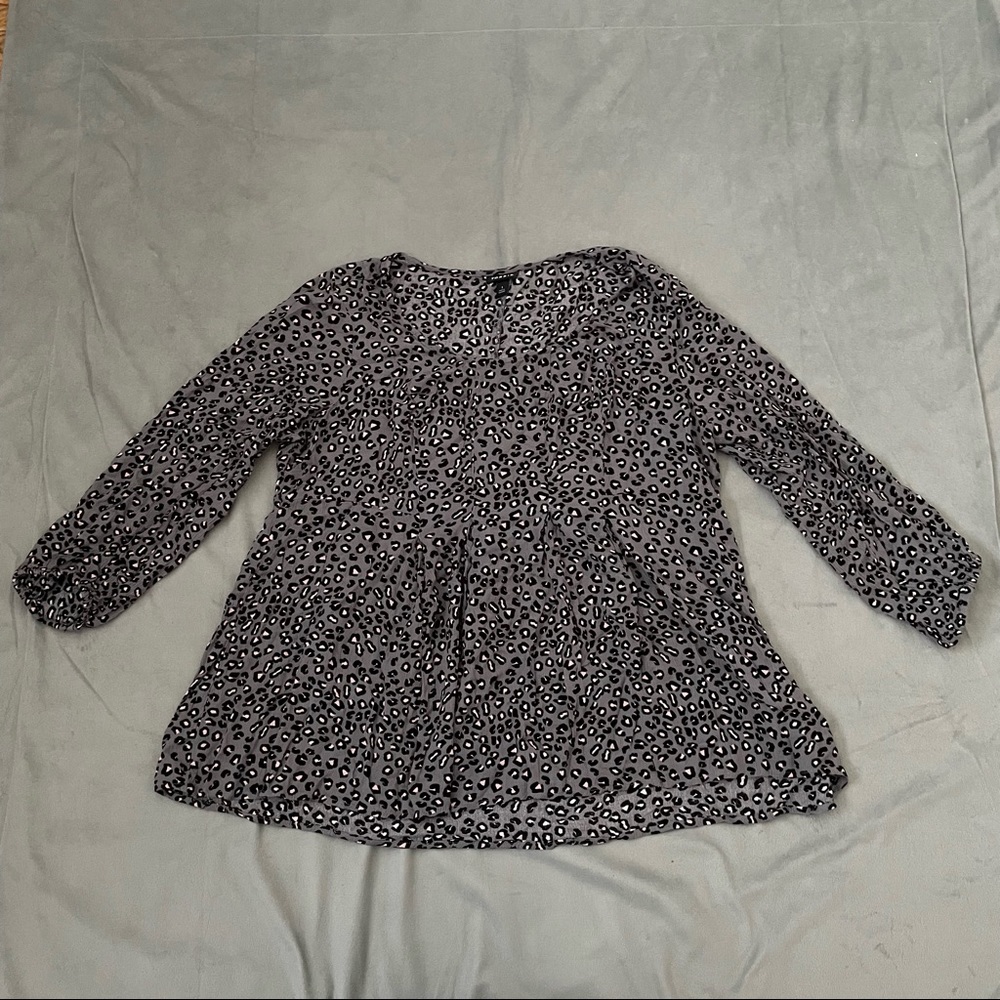 Torrid Grey Leopard Print Peplum Blouse EUC Size 1X